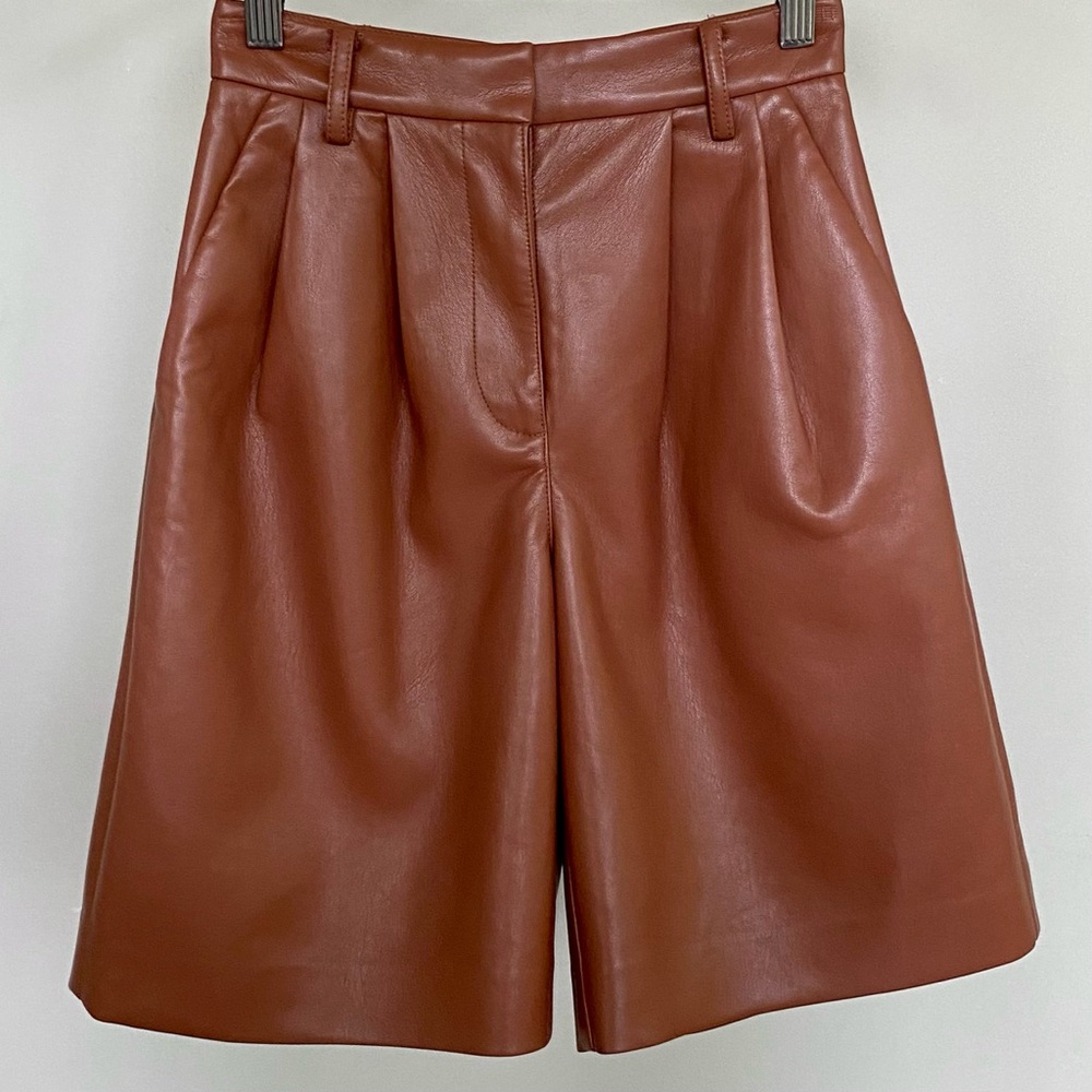Aritzia Babaton Limerick high-waisted vegan leather shorts. 🤎 - Picture 3 of 6